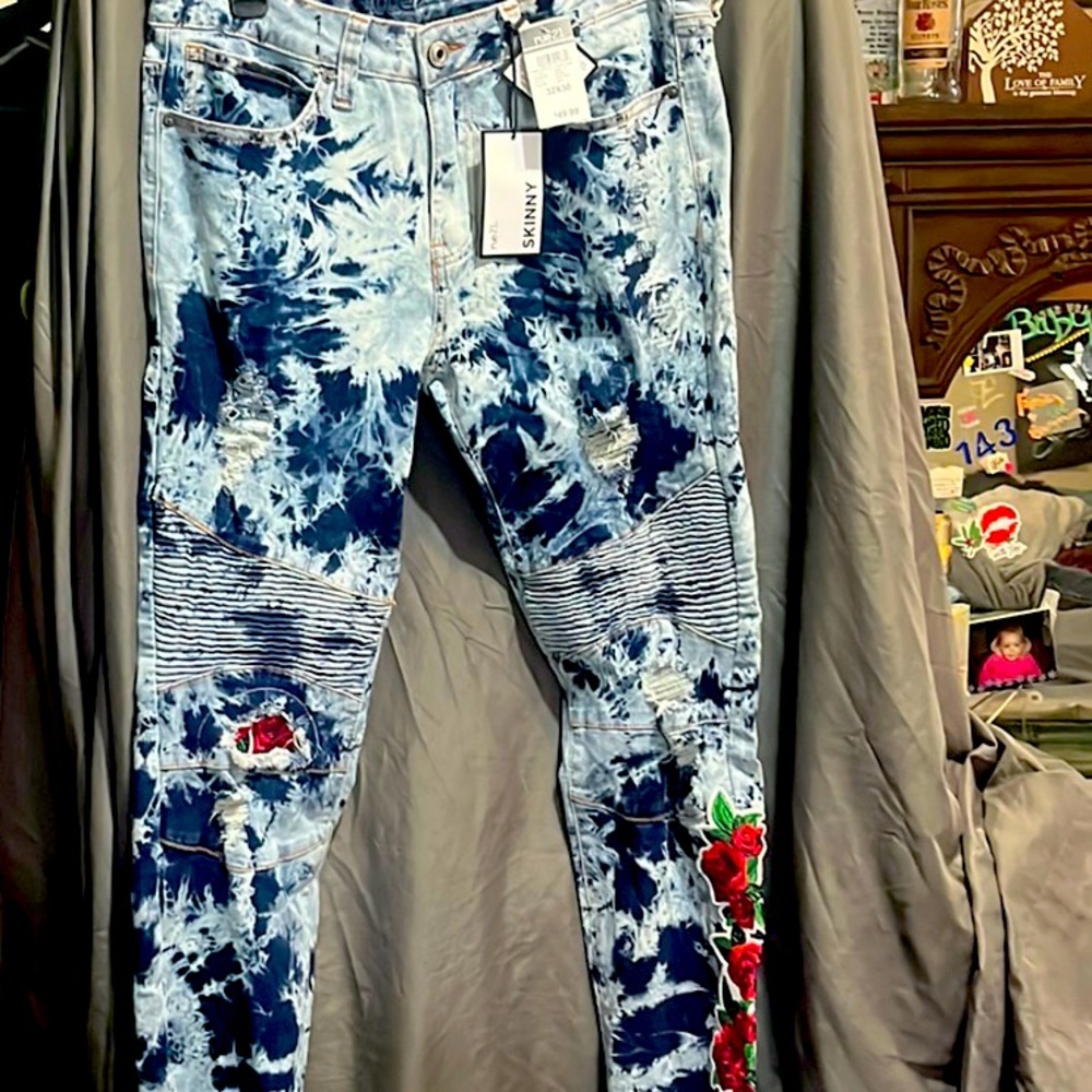 Rue 21 Mens Skinny Stone washed Jeans with patch work.